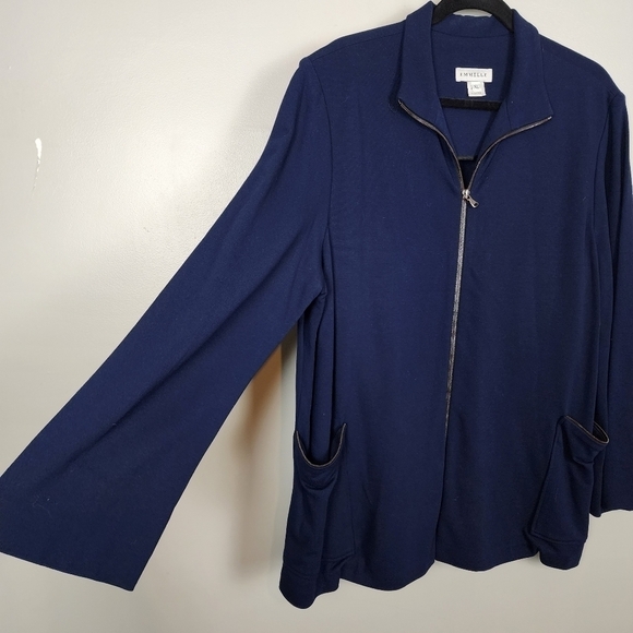 Emmelle zip up top, size xl, nwot - Picture 4 of 6